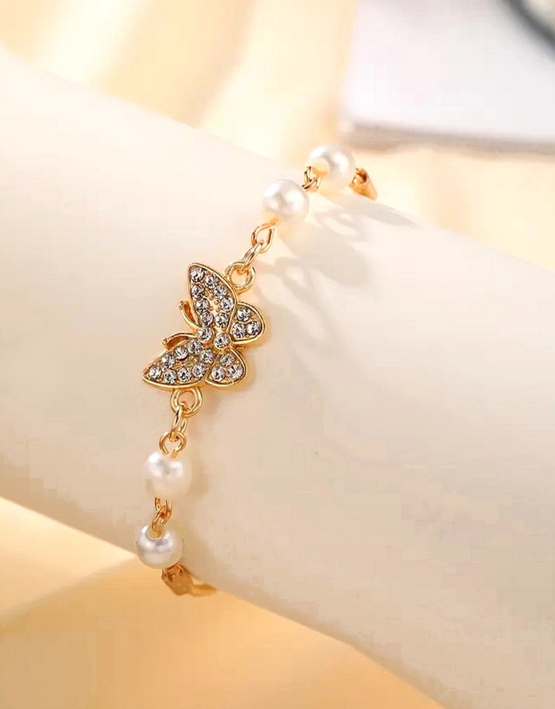 Graceful Charm – Elegant Women’s Bracelet